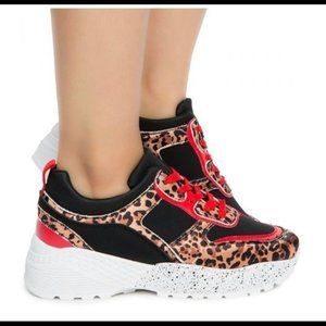 Qupid terrace 0 women’s sneakers cheetah print size 6
